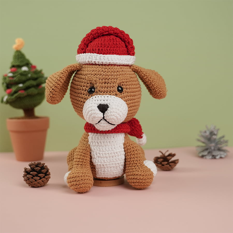Golden Retriever Christmas Plush Toy Crochet Pattern