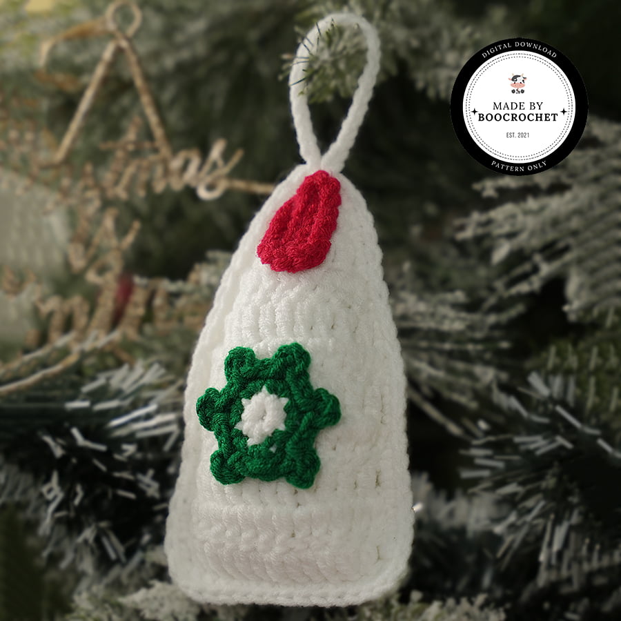 Decorative Christmas Tree With Green Snowflakes Crochet Pattern