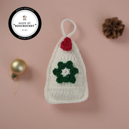 Decorative Christmas Tree With Green Snowflakes Crochet Pattern