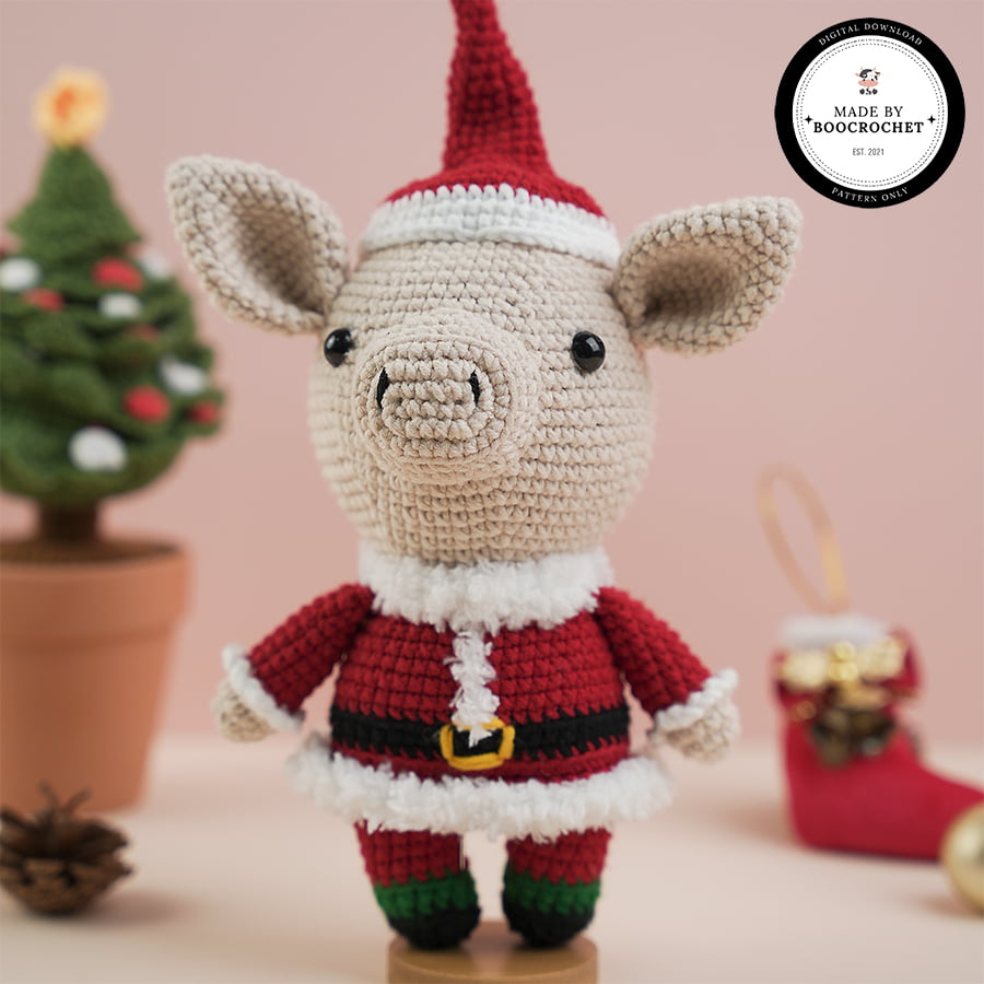 Pig Wearing Noel Hat Crochet Pattern